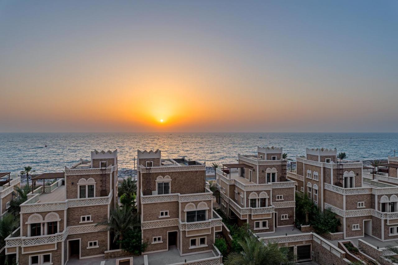 Wyndham Residences The Palm Dubai Dış mekan fotoğraf Sunset at the resort