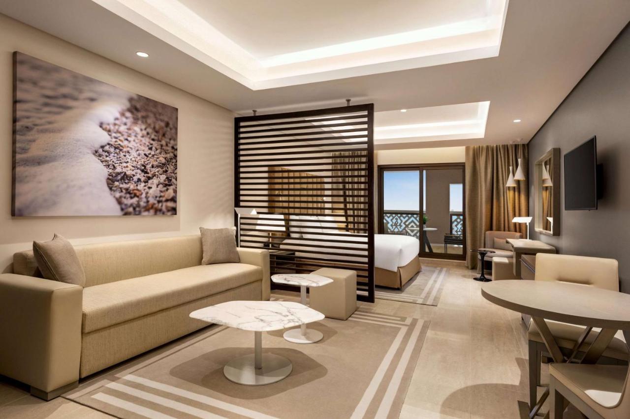 Wyndham Residences The Palm Dubai Dış mekan fotoğraf A suite at the hotel