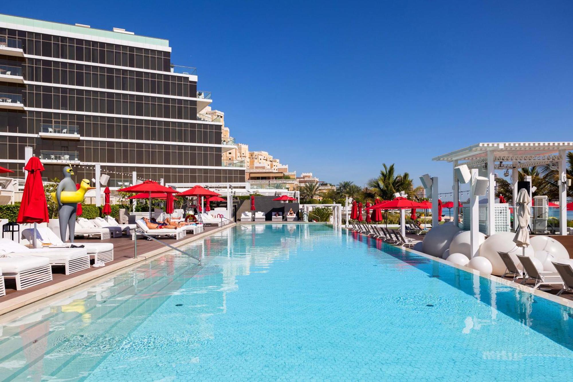 Wyndham Residences The Palm Dubai Dış mekan fotoğraf The pool at the W South Beach